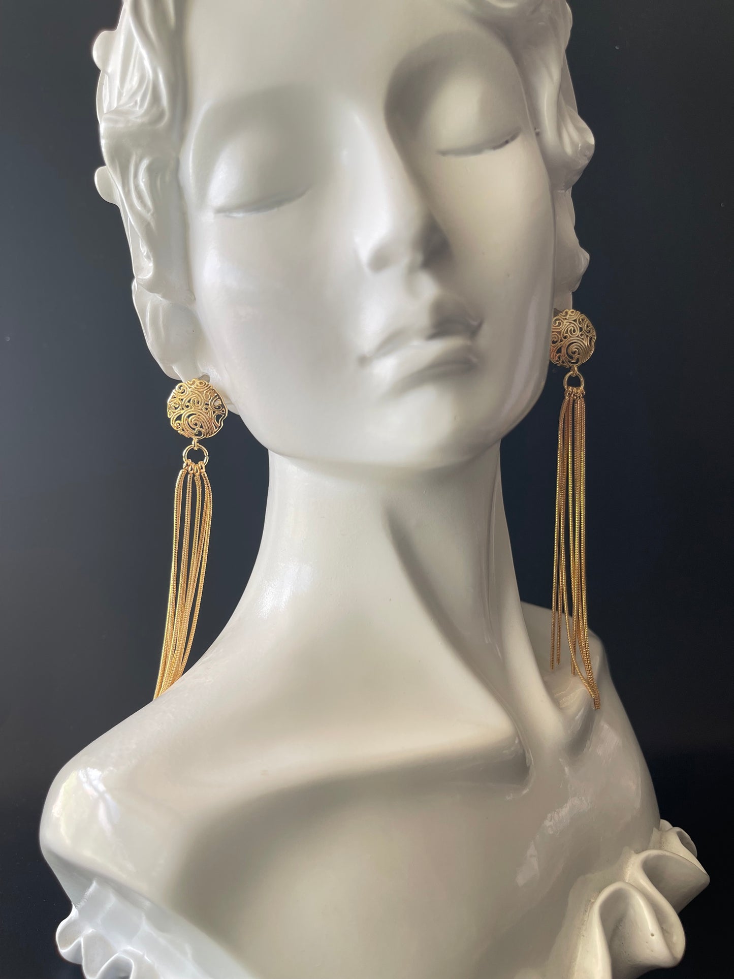 Dangle Earrings in Gold color