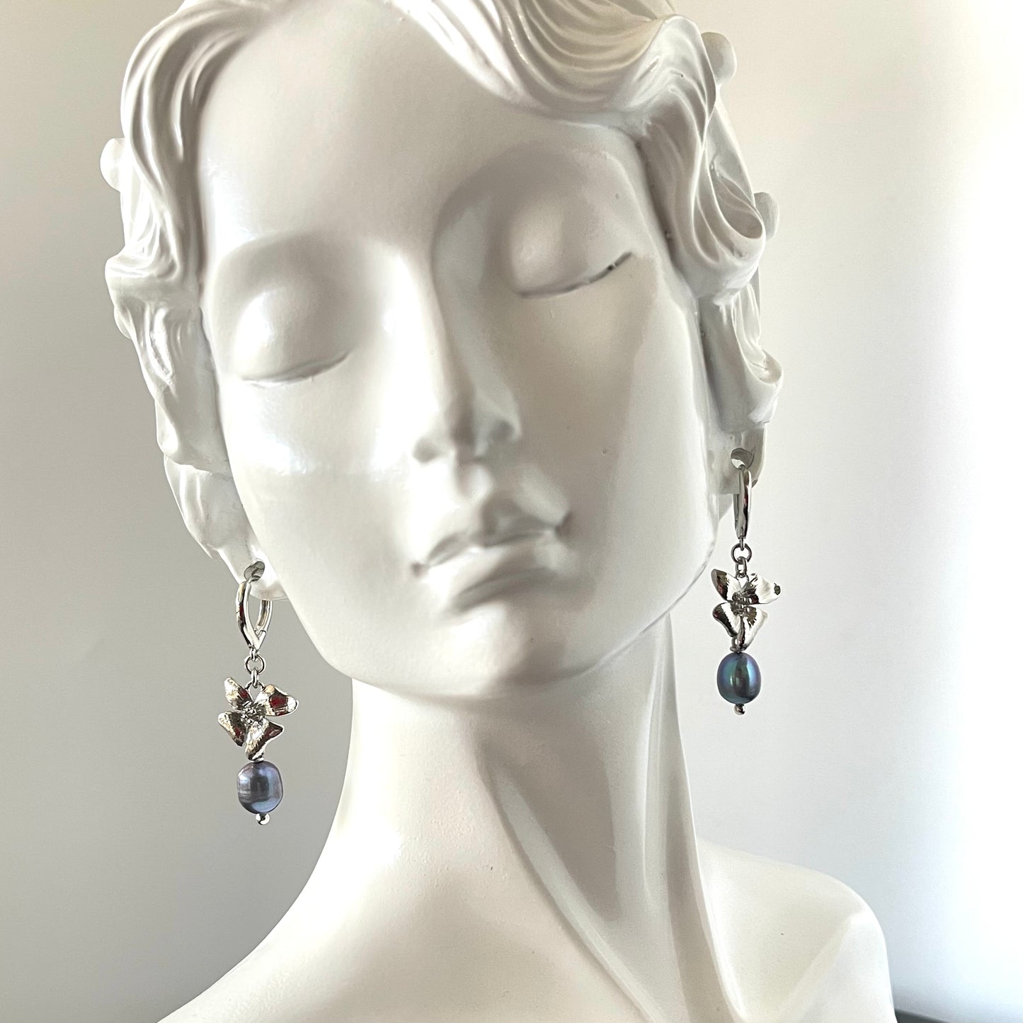 Platinum Color Floral Shape Earrings with Black Fresh Water Pearl Accent