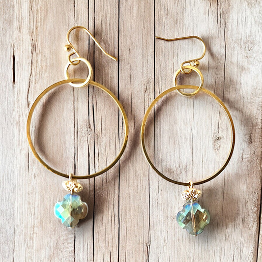 Drop earrings in Gold plated Stainess Steel with Clover leave bead accent
