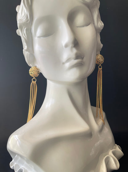 Dangle Earrings in Gold color