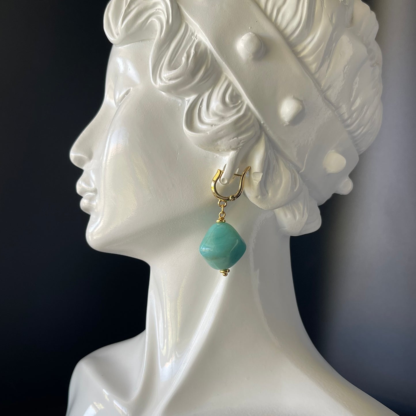 Green Bead Gold Drop Earrings – Elegant Dangle Earrings for Everyday or Formal Wear